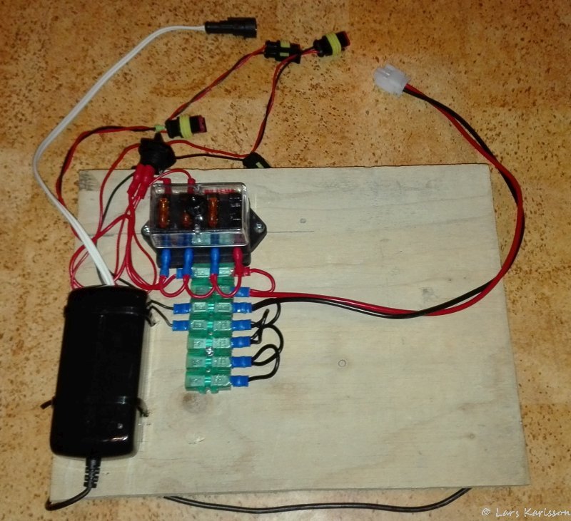 Astro-server ver 2: Computer power unit with fuse terminal