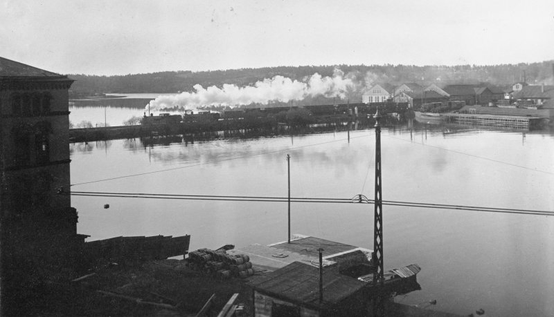 Statens Järnvägar, SJ tåg vid Liljeholmen, ca år 1903. Källa: Digitalt Museum