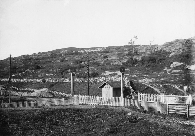 Järnvägspår vid Zinkensdamm. Vy mot norr. I bakgrunden kvarteret Berget. Källa: Digitala Stadsmuseet