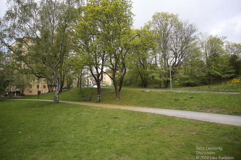 Walks and bicycling along the old road Göta Landsväg