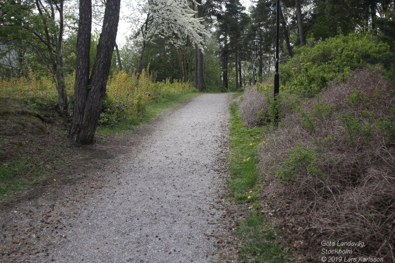 Walks and bicycling along the old road Göta Landsväg