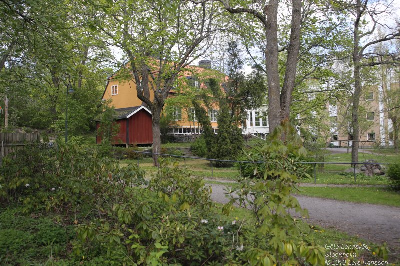 Walks and bicycling along the old road Göta Landsväg