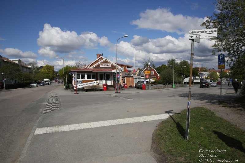 Walks and bicycling along the old road Göta Landsväg