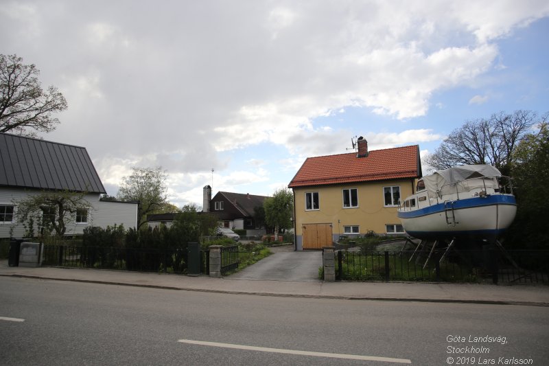 Walks and bicycling along the old road Göta Landsväg