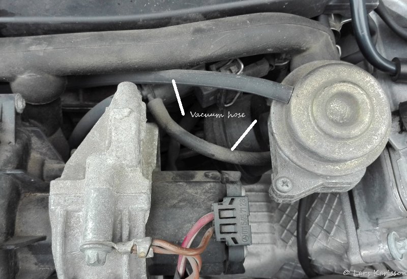 Chrysler Crossfire: Vacuum leak