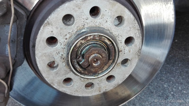 Chrysler Crossfire: Front wheel roller bearing