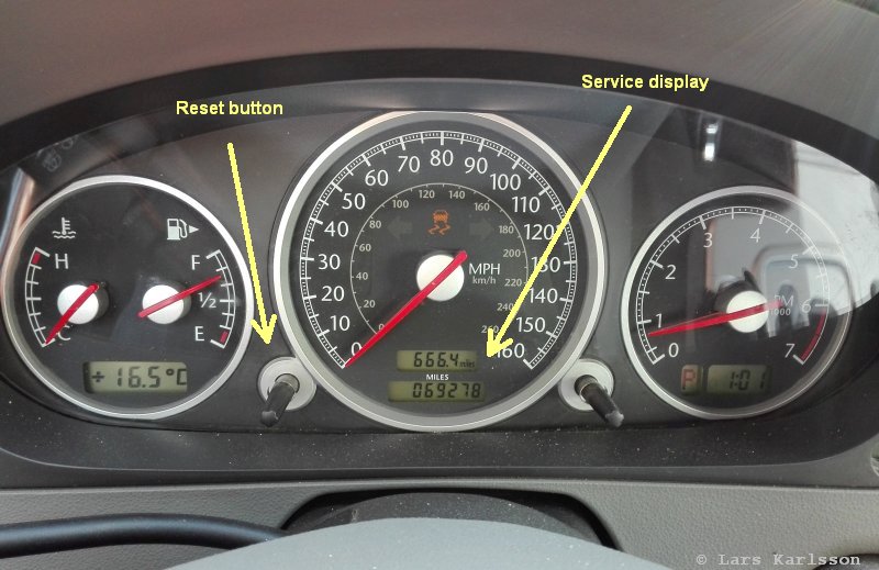 Chrysler Crossfire: Service alarm reset button and display
