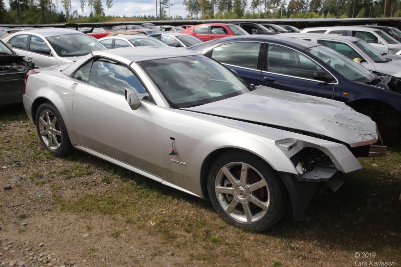 A walk among scrap cars at Osby USA bildelar in Sweden 2019