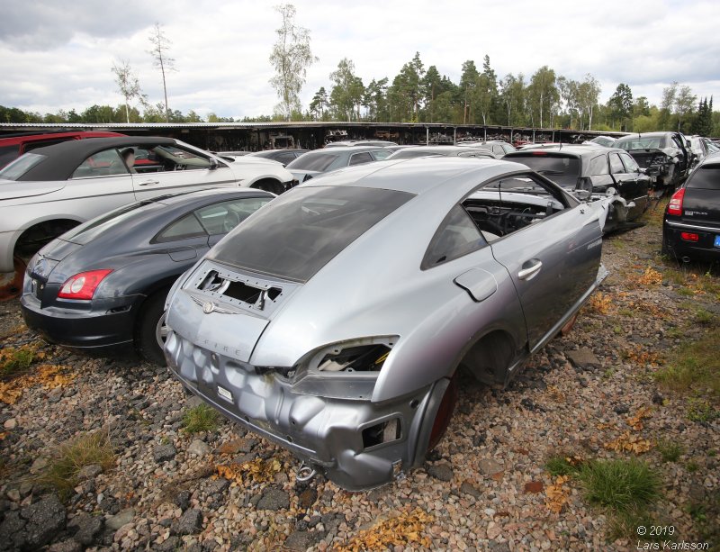 A walk among scrap cars at Osby USA bildelar in Sweden 2019