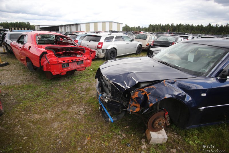 A walk among scrap cars at Osby USA bildelar in Sweden 2019