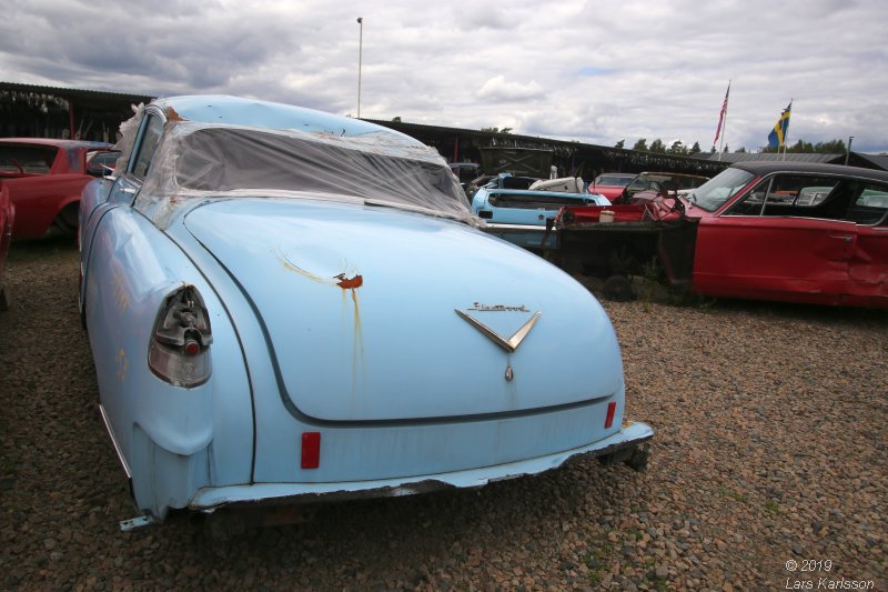 A walk among scrap cars at Osby USA bildelar in Sweden 2019