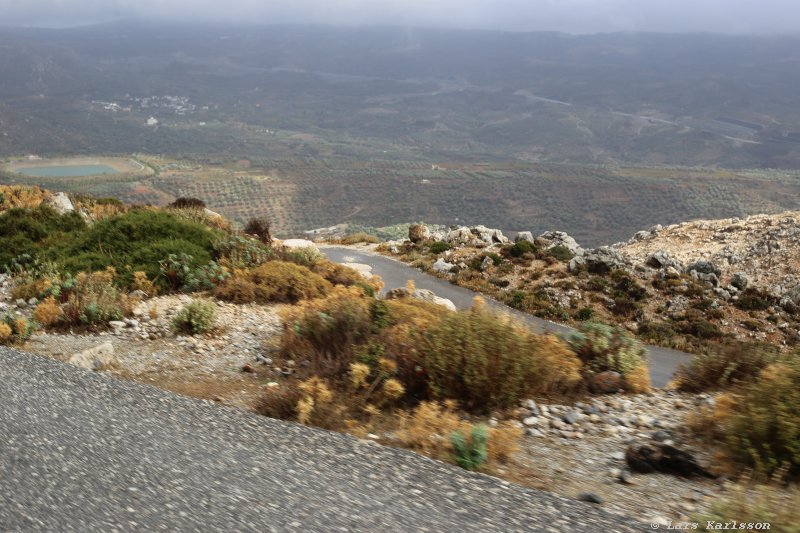 The road down from the turning point to the valley and road 97, Crete