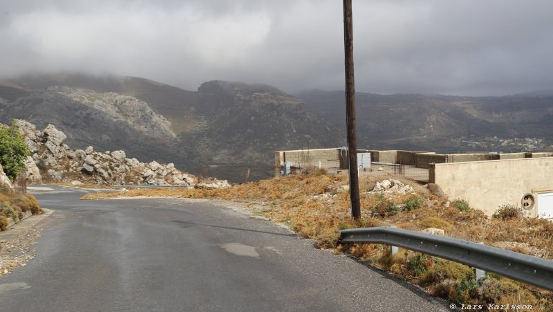 The road down from the turning point to the valley and road 97, Crete