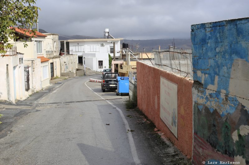 The road down from the turning point to the valley and road 97, Crete