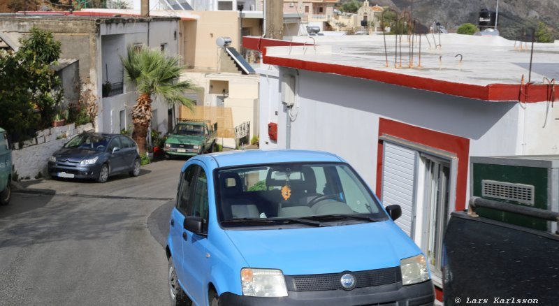 The road down from the turning point to the valley and road 97, Crete