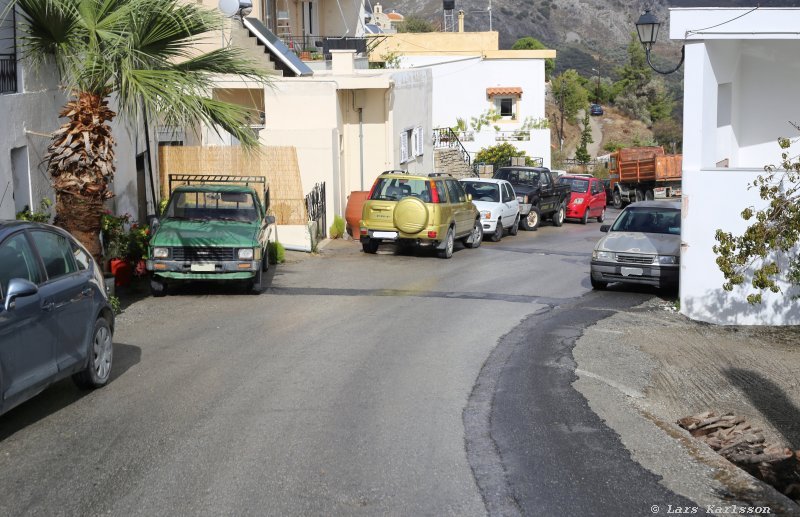 The road down from the turning point to the valley and road 97, Crete