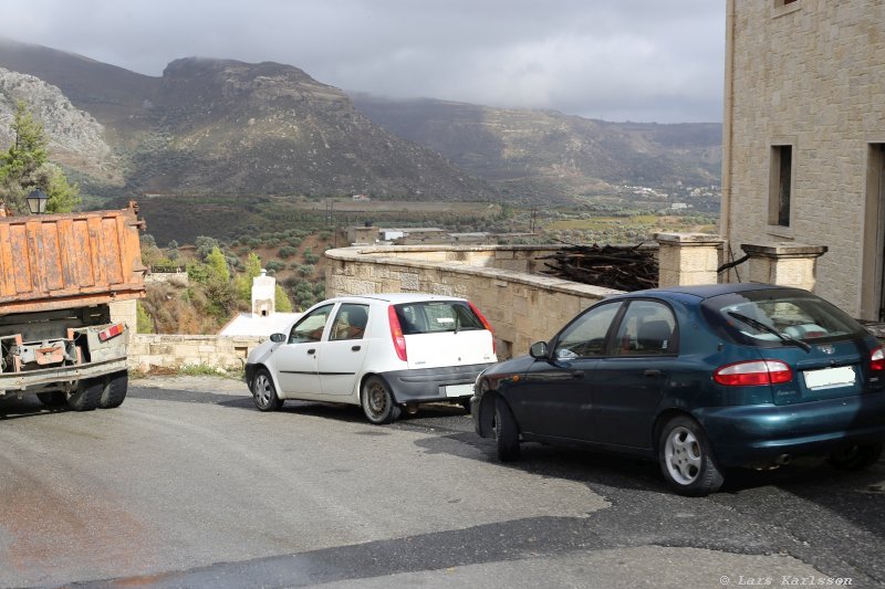 The road down from the turning point to the valley and road 97, Crete