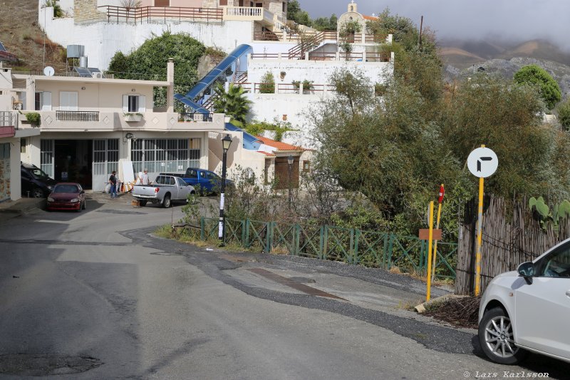 The road down from the turning point to the valley and road 97, Crete