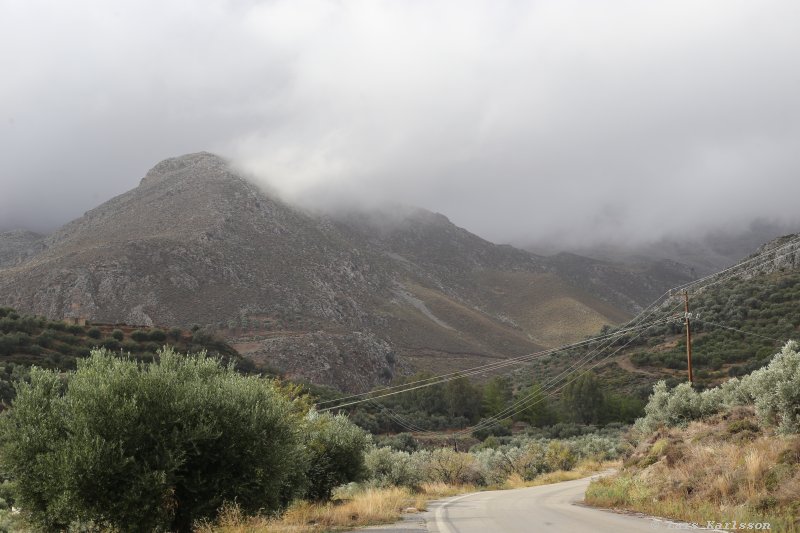 The road down from the turning point to the valley and road 97, Crete