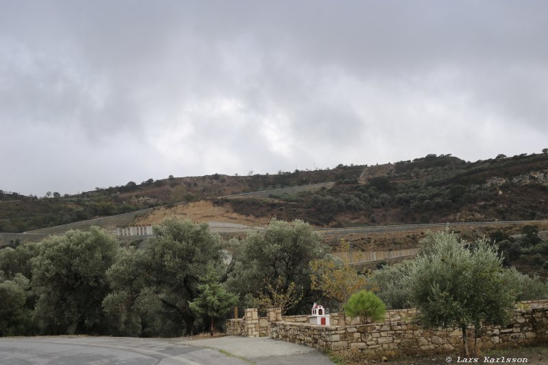 The road down from the turning point to the valley and road 97, Crete