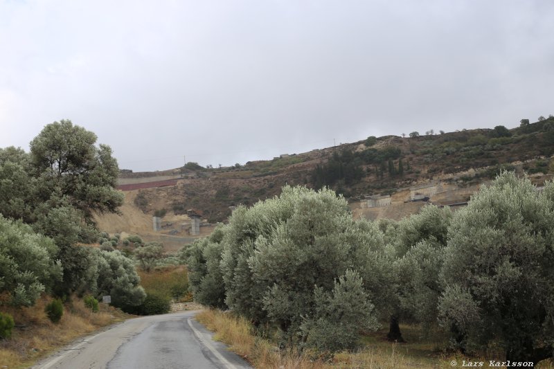 The road down from the turning point to the valley and road 97, Crete