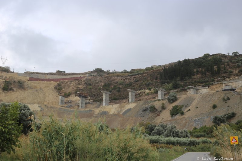 The road down from the turning point to the valley and road 97, Crete