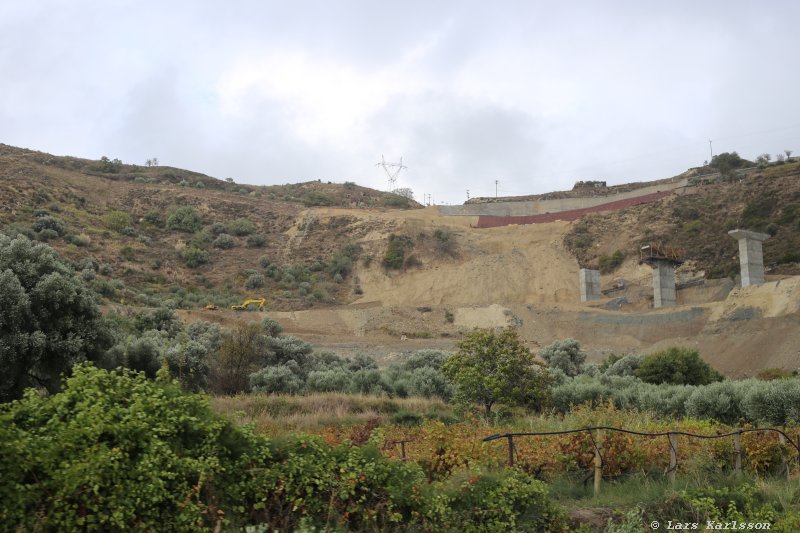 The road down from the turning point to the valley and road 97, Crete