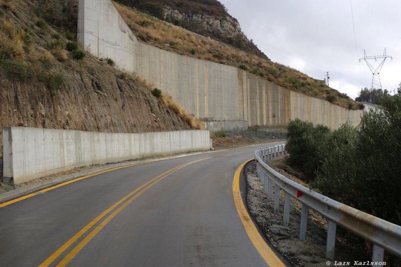 The road down from the turning point to the valley and road 97, Crete