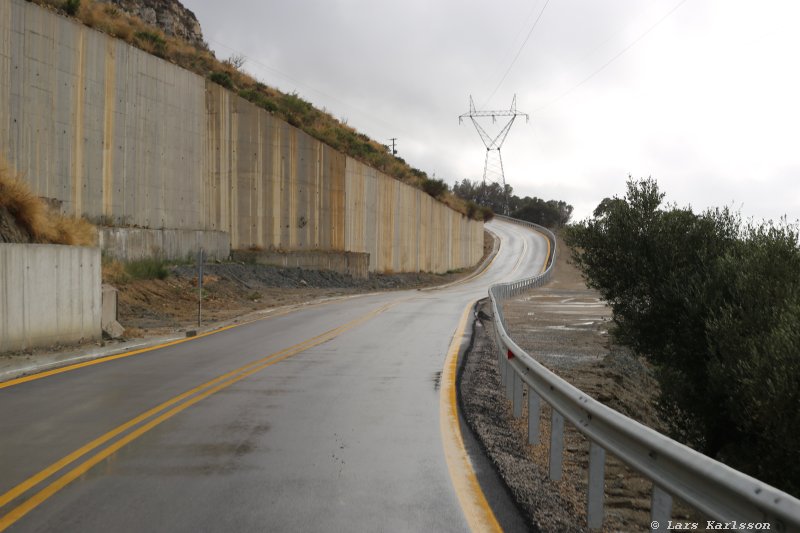 The road down from the turning point to the valley and road 97, Crete