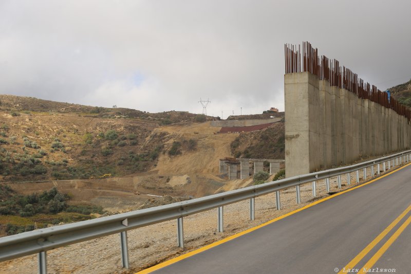 The road down from the turning point to the valley and road 97, Crete