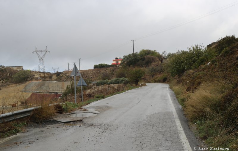 The road down from the turning point to the valley and road 97, Crete