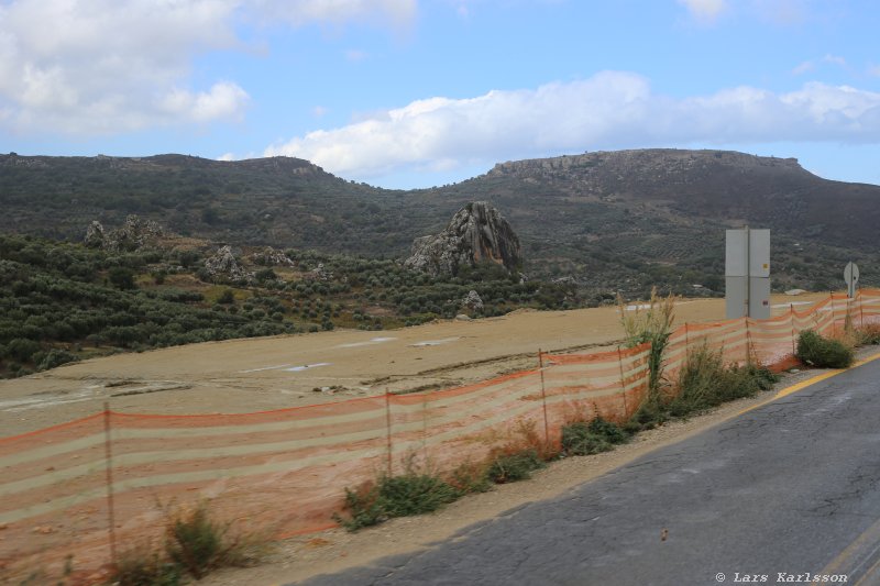 The road down from the turning point to the valley and road 97, Crete