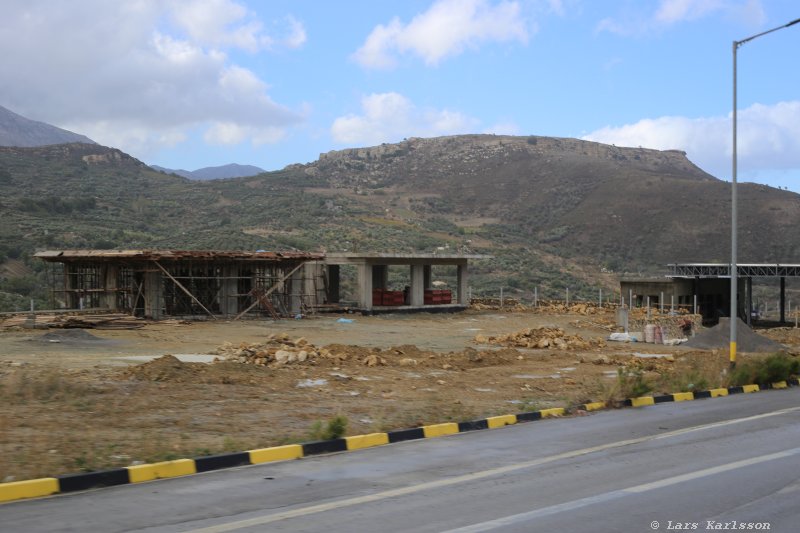 The road down from the turning point to the valley and road 97, Crete