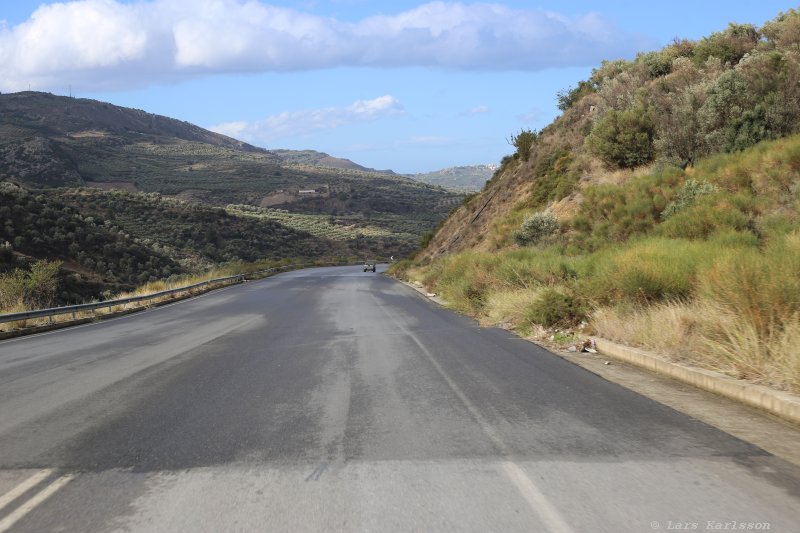 The road down from the turning point to the valley and road 97, Crete