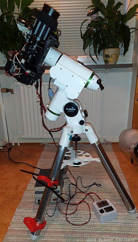 HEQ5 and Raspberry: Brackets: temperature sensor, spirit level and stepper motor