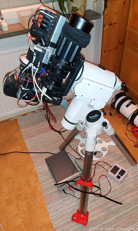 HEQ5 and Raspberry: Brackets: temperature sensor, spirit level and stepper motor