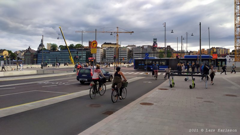 Promenad vid Södermalmstorg vid Slussen augusti 2021