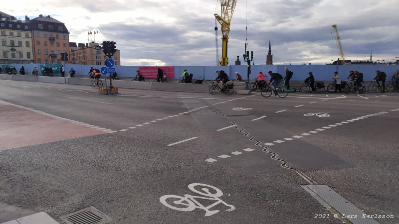 Promenad vid Södermalmstorg vid Slussen augusti 2021