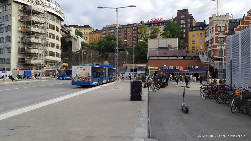 Promenad vid Södermalmstorg vid Slussen augusti 2021