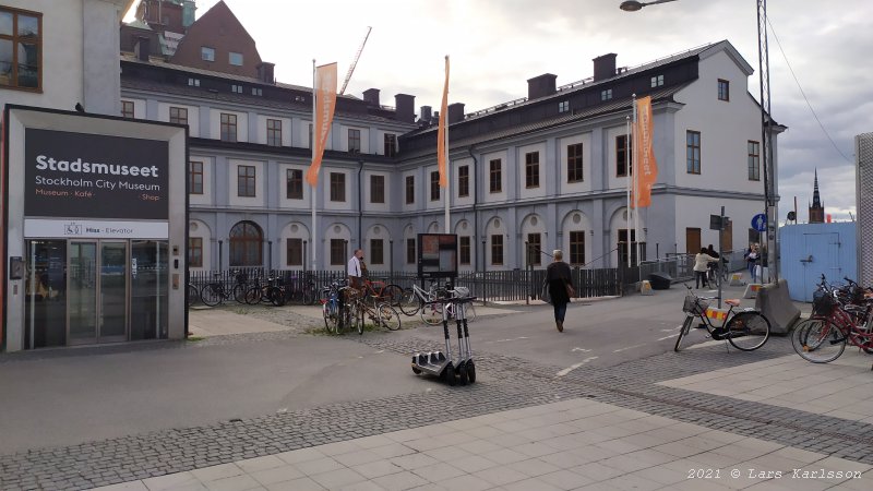 Promenad vid Södermalmstorg vid Slussen augusti 2021