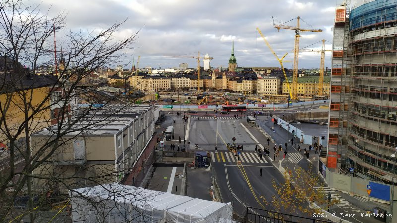 Promenad vid Södermalmstorg vid Slussen november 2021