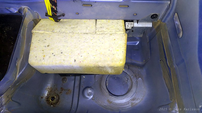 Chrysler Crossfire: Liftgate switch
