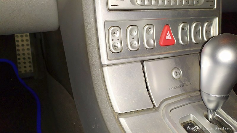 Chrysler Crossfire: Ash try holder