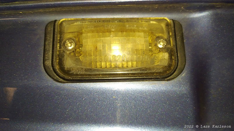 Chrysler Crossfire: License plate light