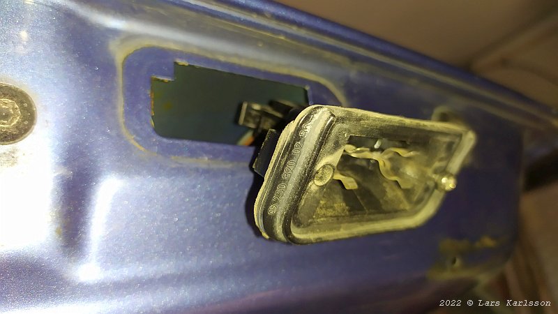 Chrysler Crossfire: License plate light