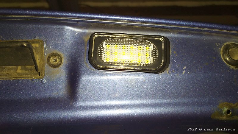 Chrysler Crossfire: License plate light