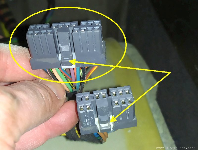 Chrysler Crossfire: Radio replacement