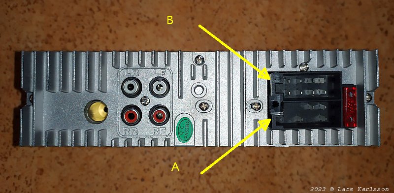 Chrysler Crossfire: Radio replacement