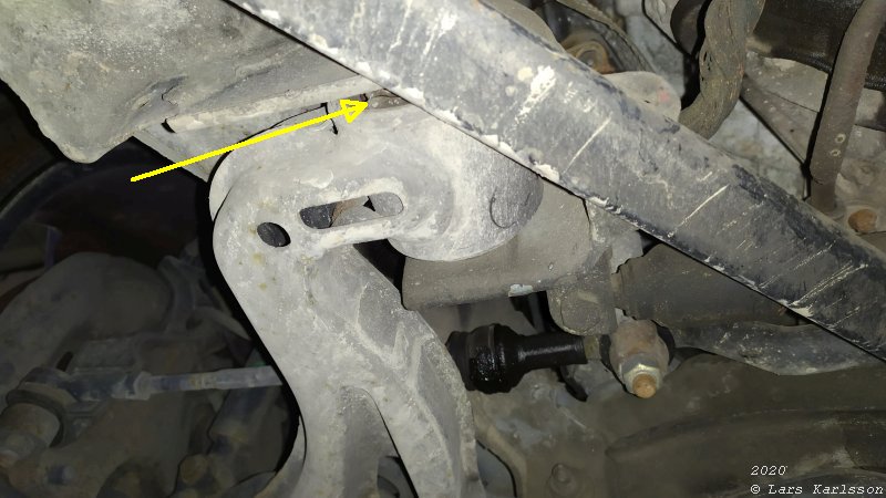 Chrysler Crossfire: Checking the rubber bushings and the ball joints