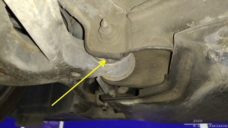 Chrysler Crossfire: Checking the rubber bushings and the ball joints